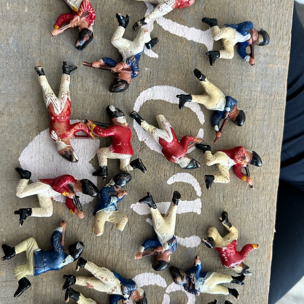 American revolution soldiers Vintage Figurines Set